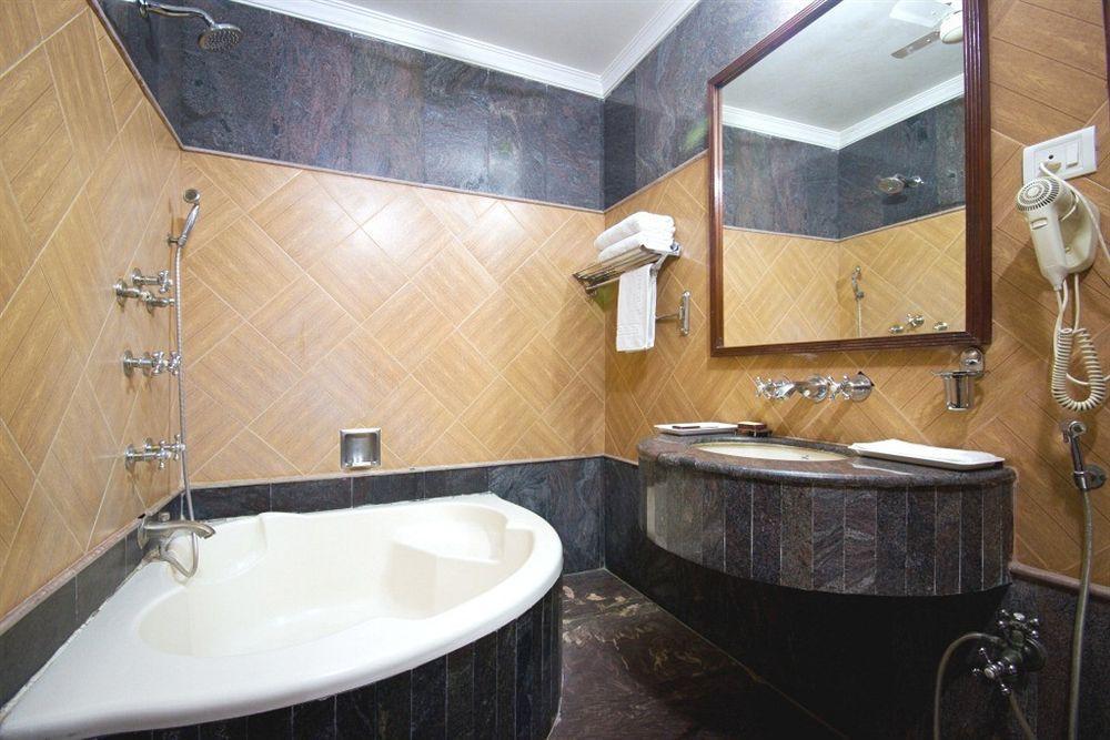 Hotel Sunstar Grand Delhi  Exterior foto