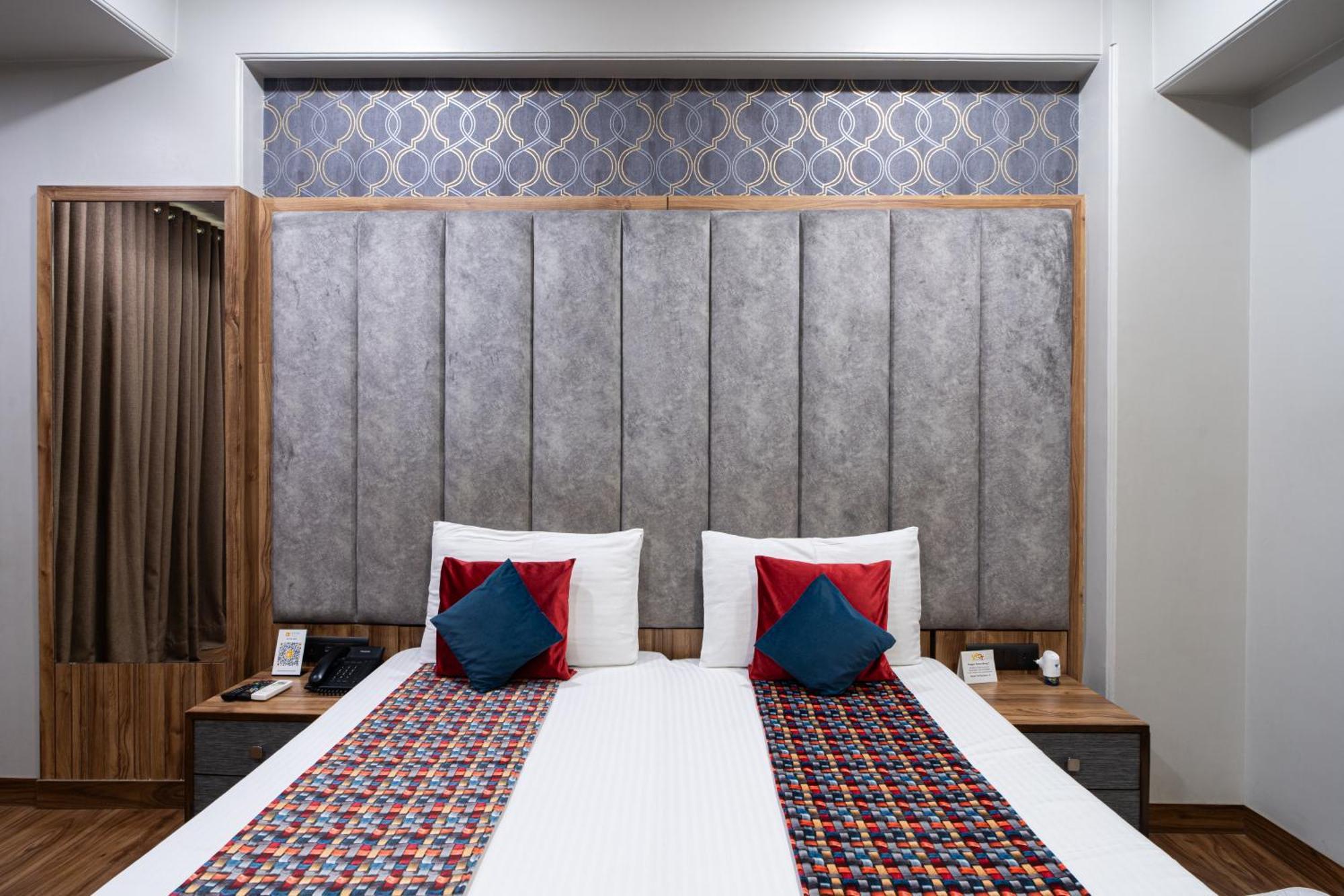 Hotel Sunstar Grand Delhi  Exterior foto