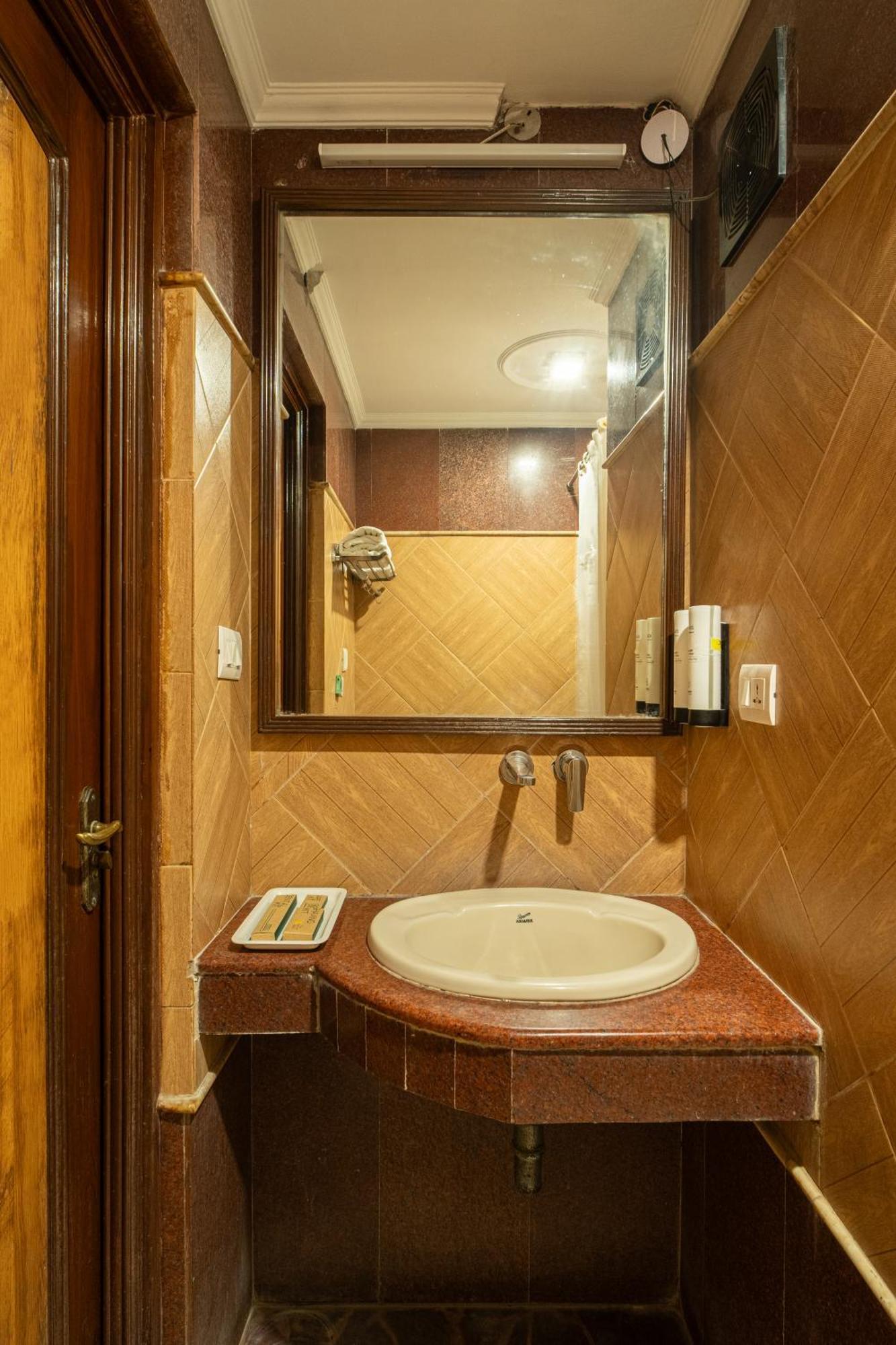 Hotel Sunstar Grand Delhi  Exterior foto