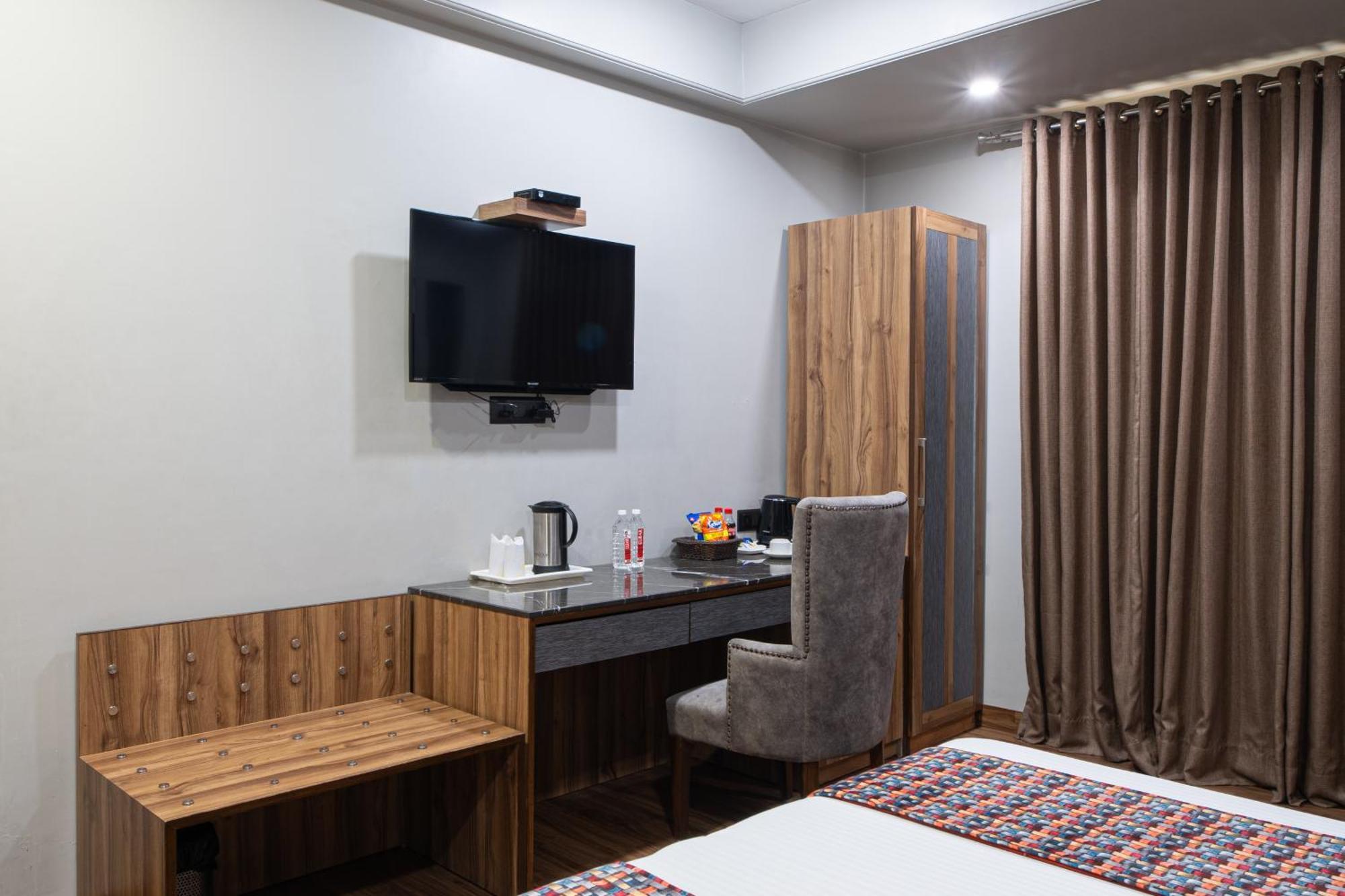 Hotel Sunstar Grand Delhi  Exterior foto