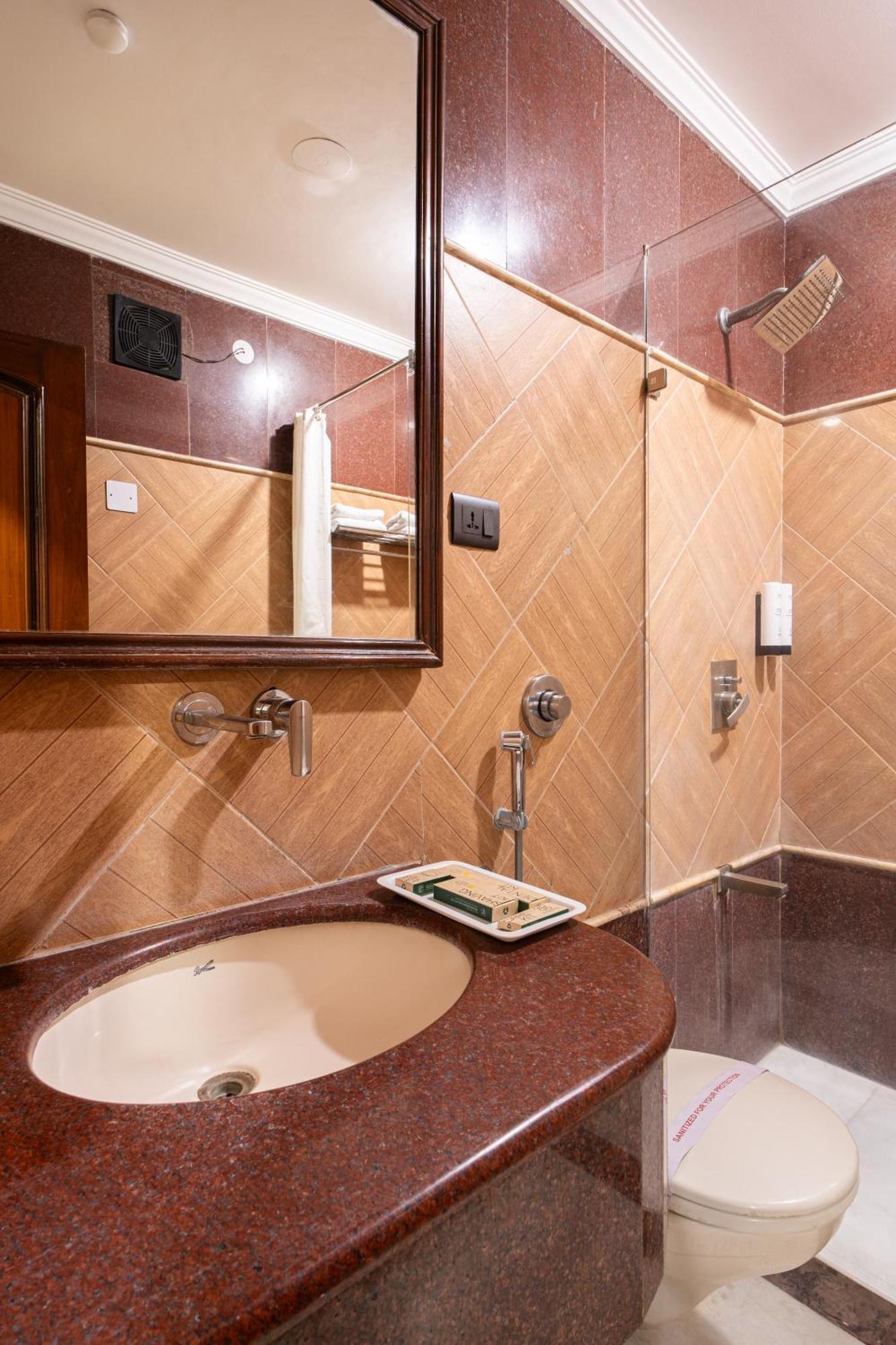 Hotel Sunstar Grand Delhi  Exterior foto