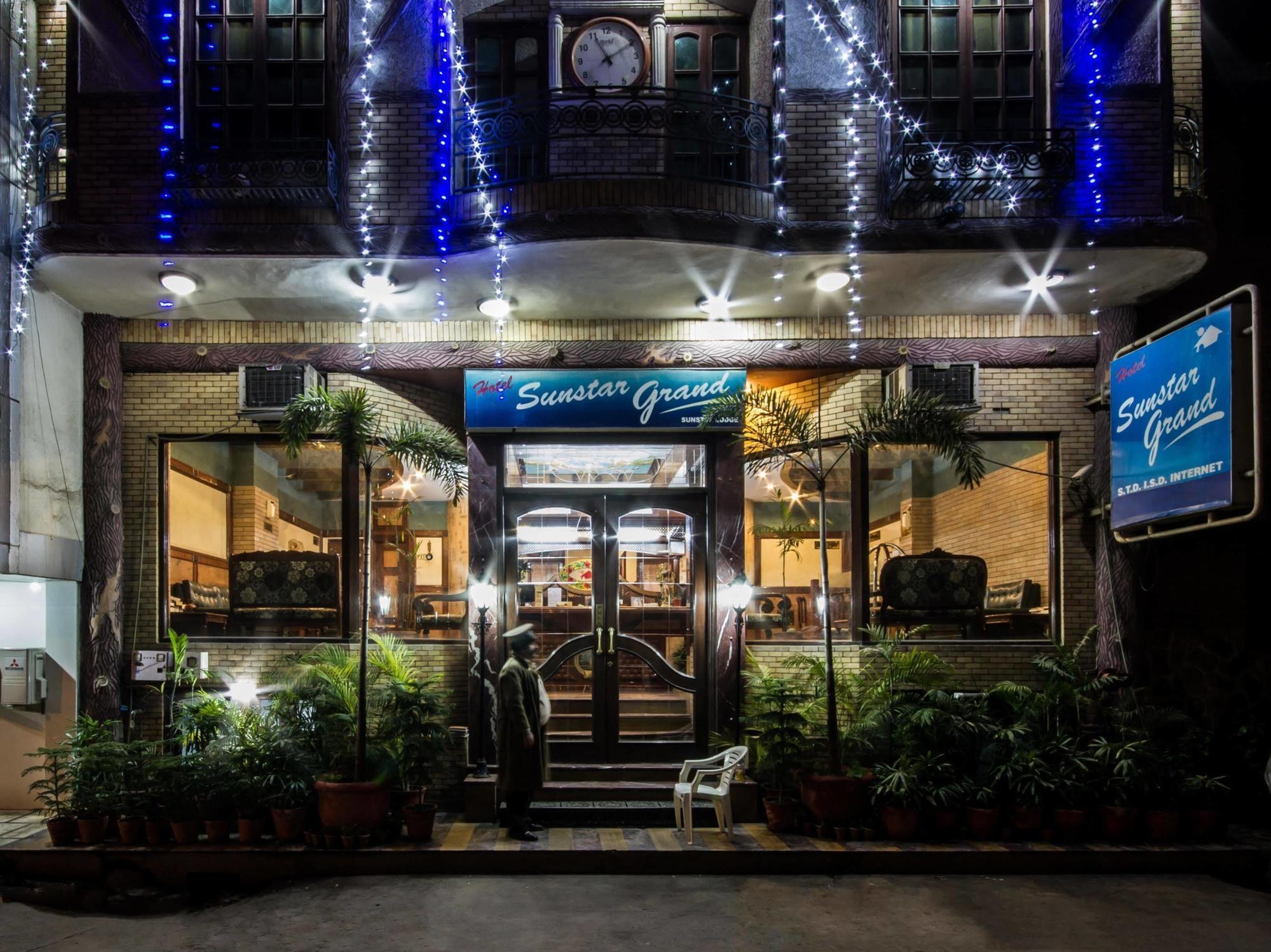 Hotel Sunstar Grand Delhi  Exterior foto