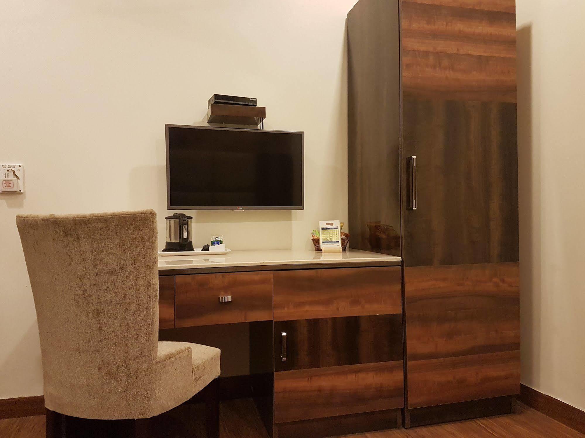 Hotel Sunstar Grand Delhi  Exterior foto