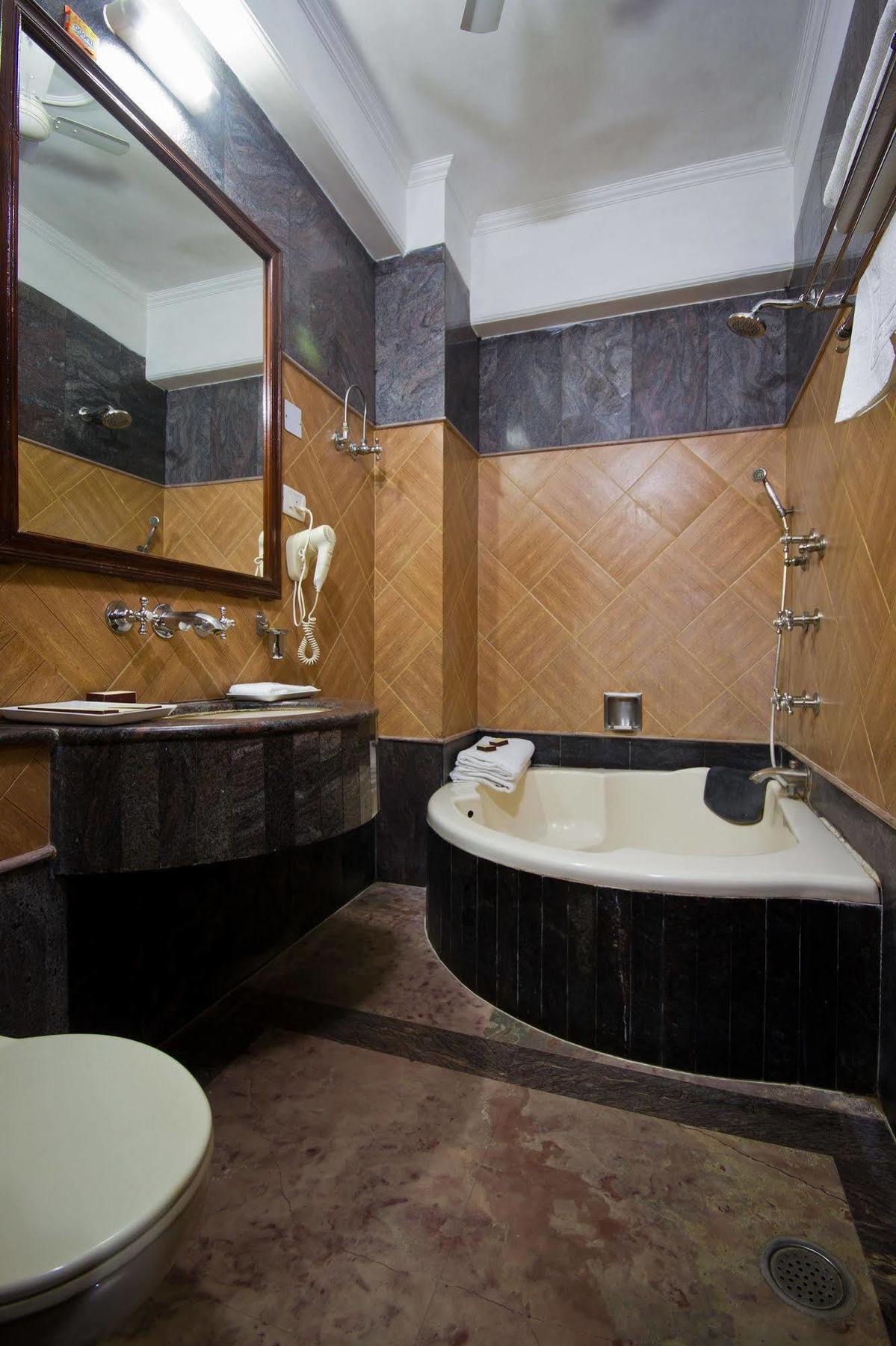 Hotel Sunstar Grand Delhi  Exterior foto